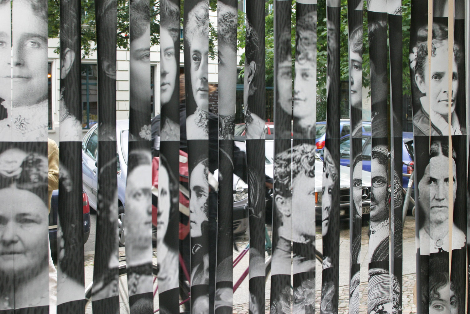 the United Ladies of Amerika (2007) PAPER CURTAIN